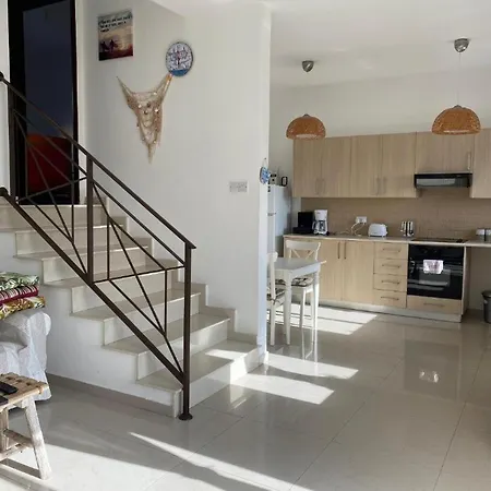 Two Bedroom Duplex With Mountain And Sea View Apartamento Voroklini